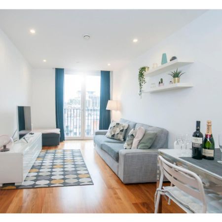 The Most Central Apartment In Кардифф Экстерьер фото