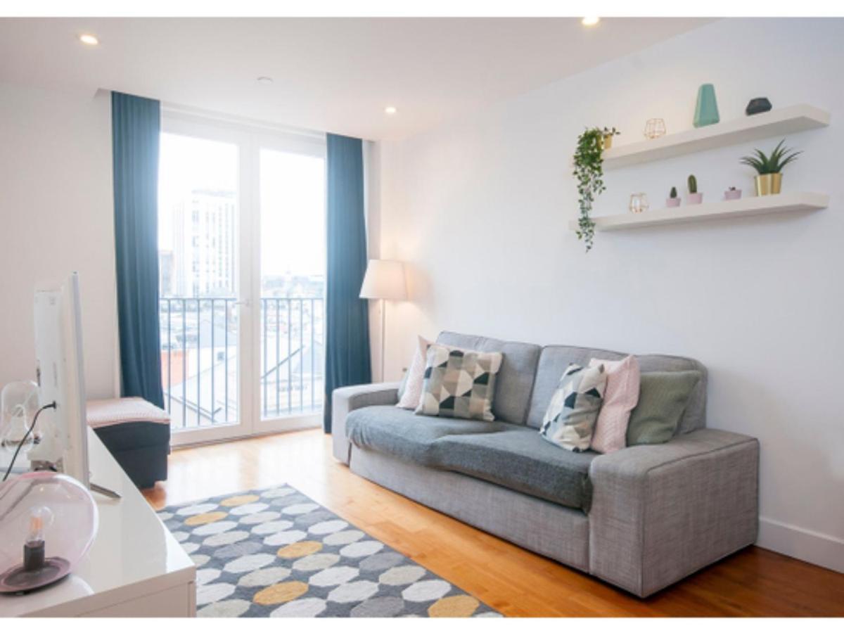 The Most Central Apartment In Кардифф Экстерьер фото