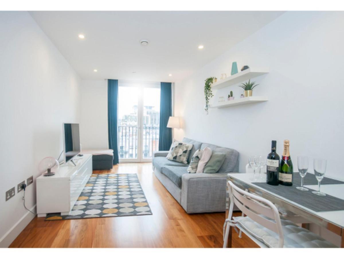 The Most Central Apartment In Кардифф Экстерьер фото